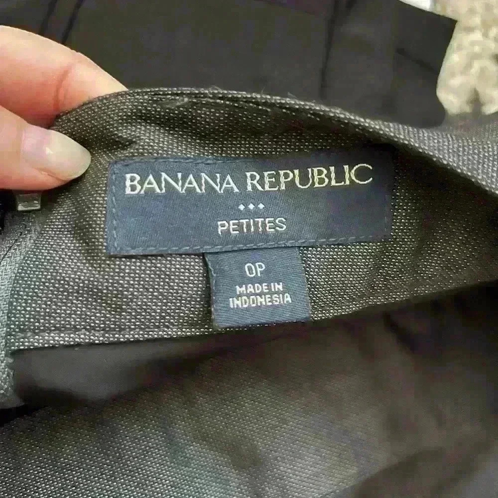 Dark gray banana republic skirt - Picture 2 of 3
